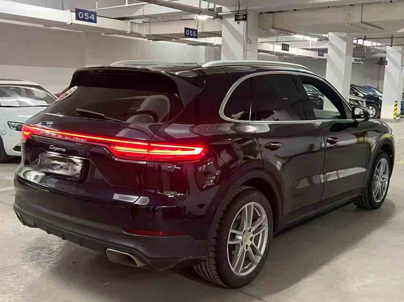 张家界21年保时捷卡宴8