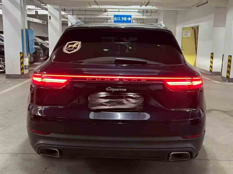 张家界21年保时捷卡宴9