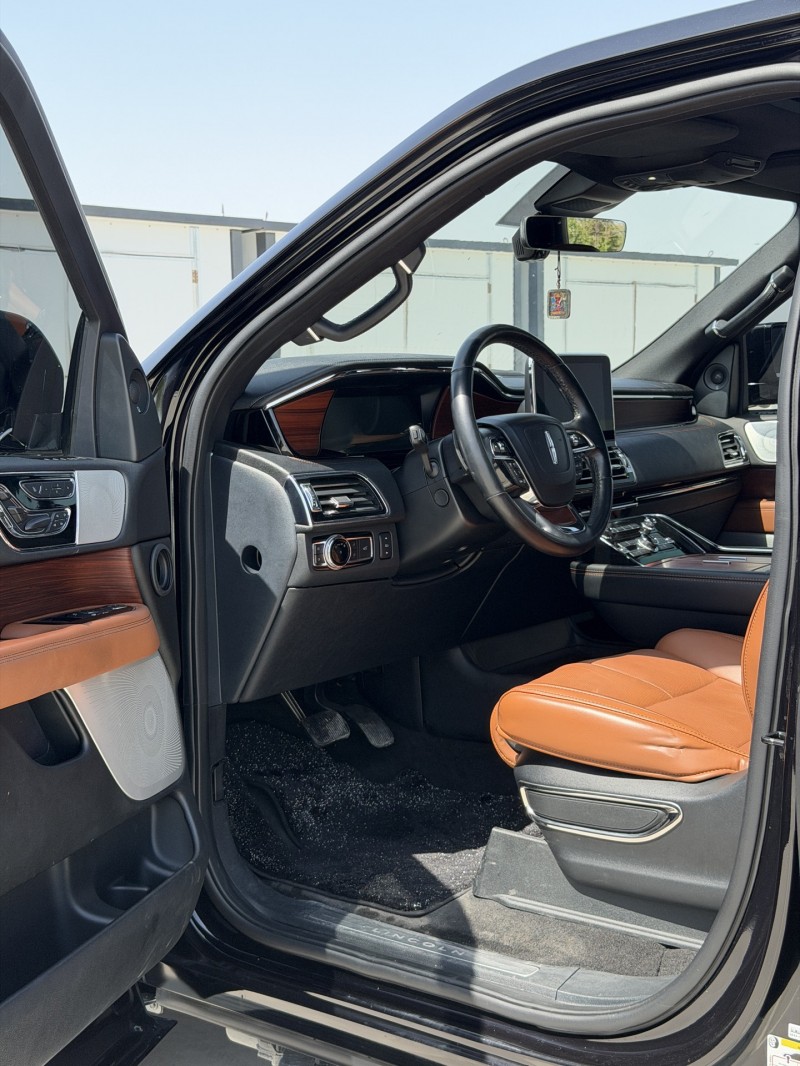 新乡20年林肯领航员4