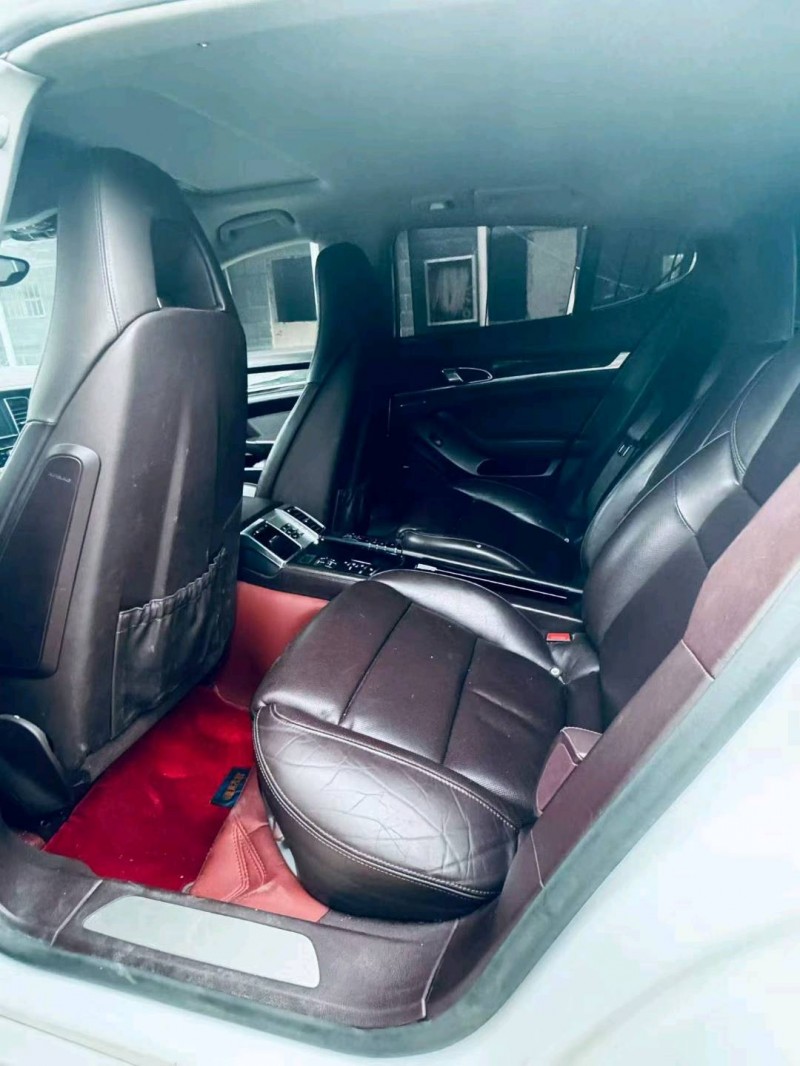 南昌16年保时捷帕拉梅拉6