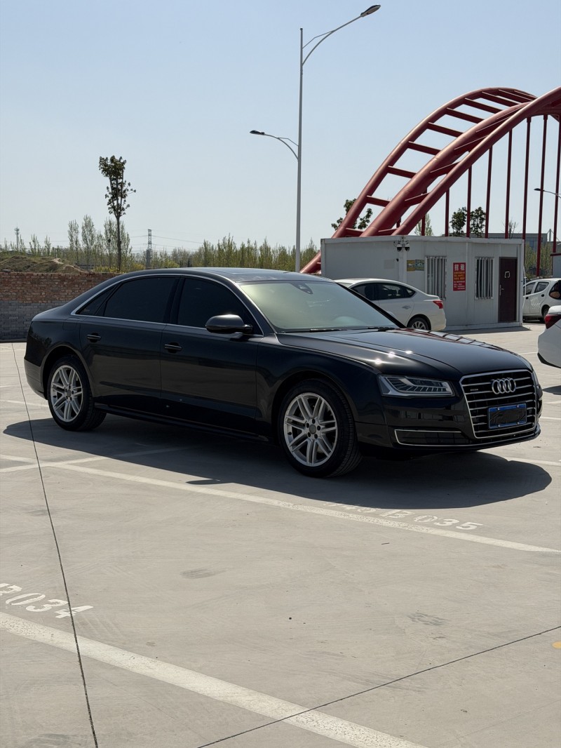 新乡17年奥迪A8L3