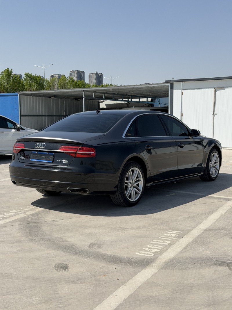 新乡17年奥迪A8L8