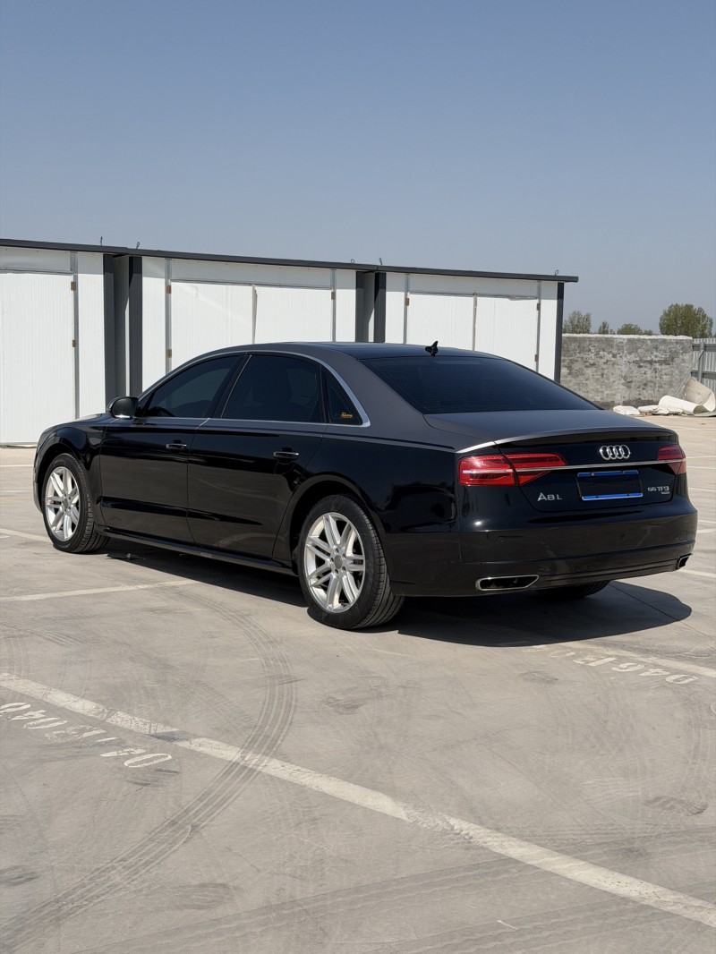 新乡17年奥迪A8L9