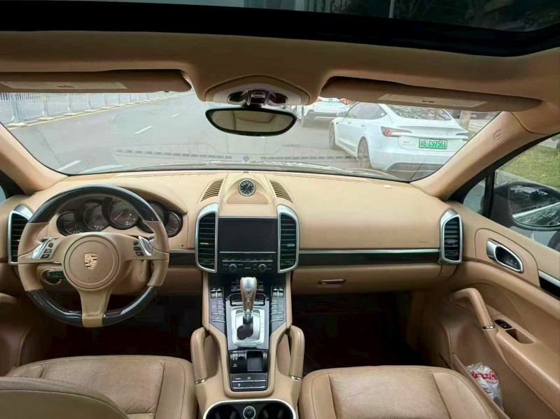 深圳14年保时捷卡宴8