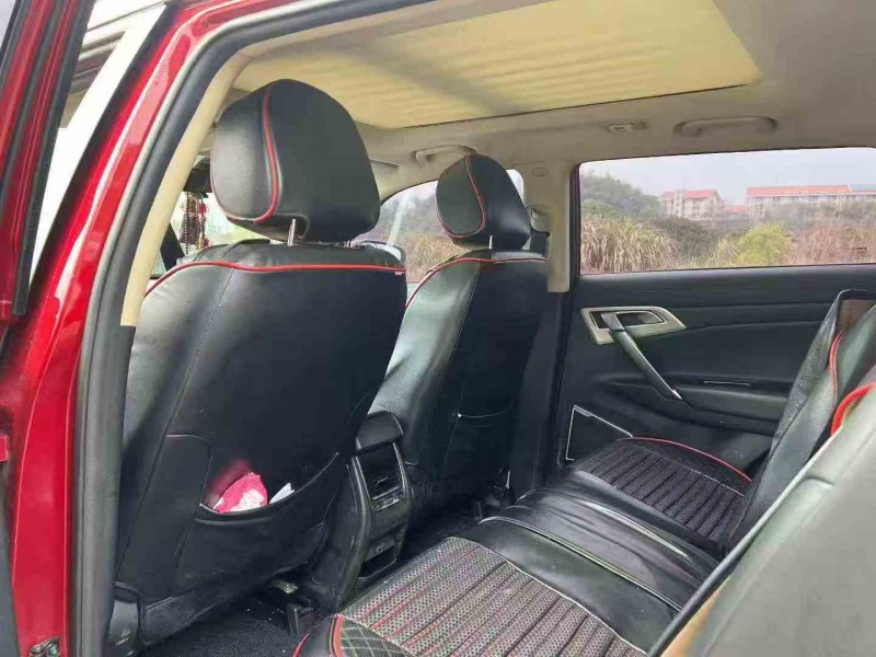 张家界19年吉利博越5