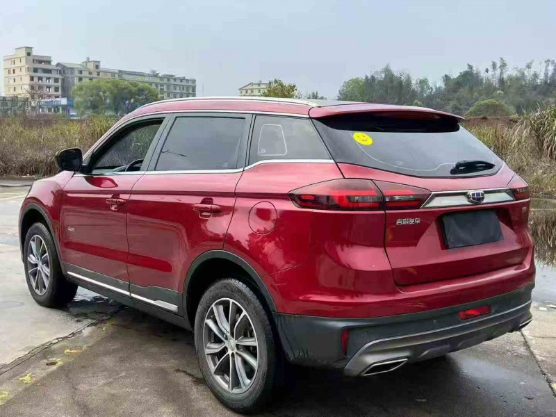 张家界19年吉利博越7