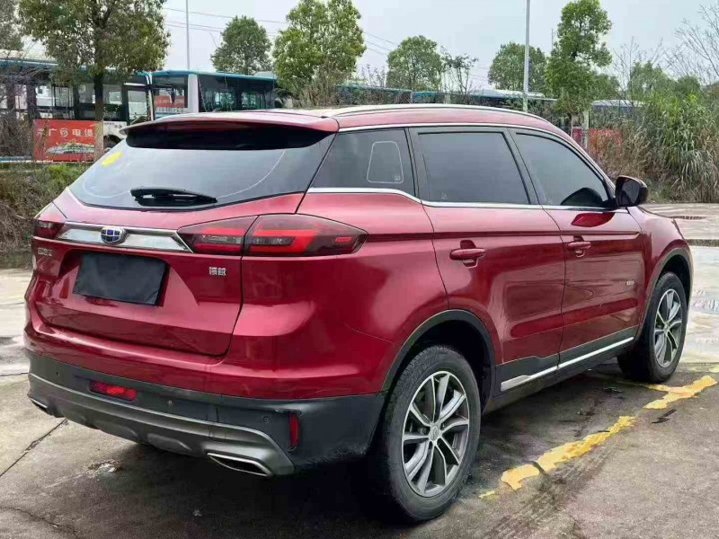 张家界19年吉利博越8