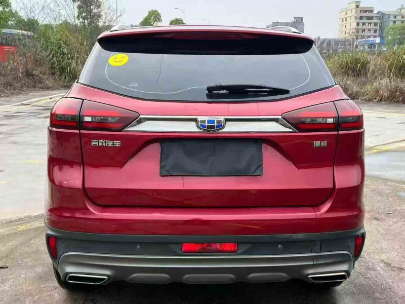 张家界19年吉利博越9