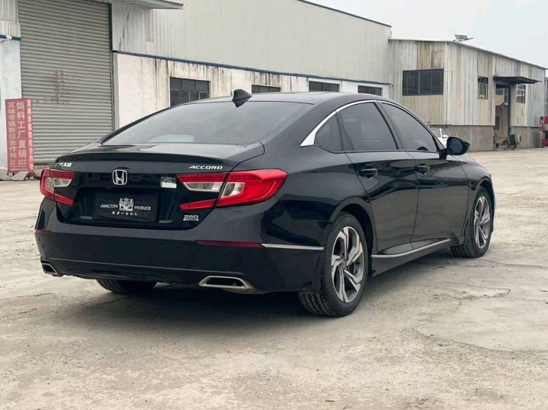 襄阳18年本田雅阁3