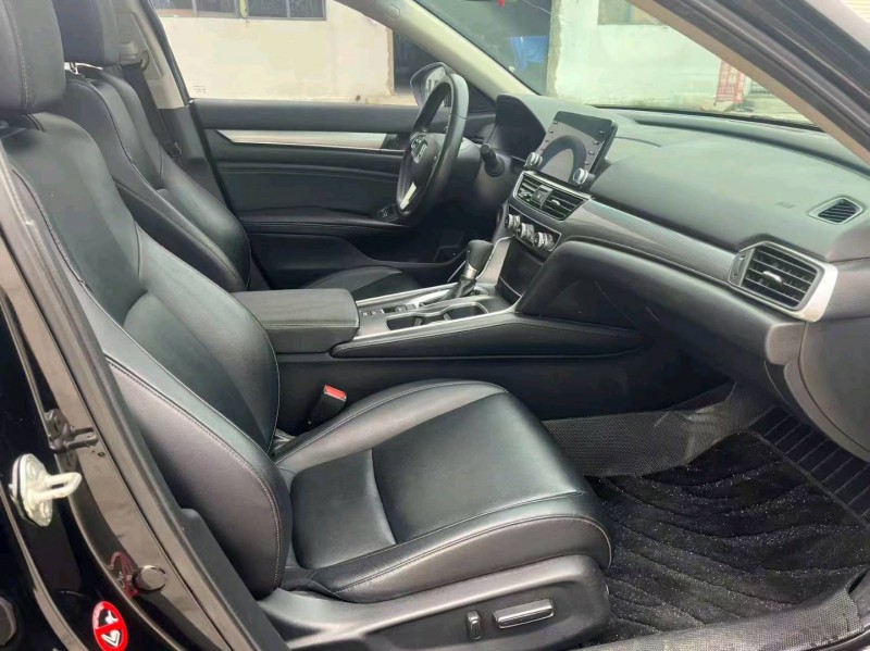 襄阳18年本田雅阁4