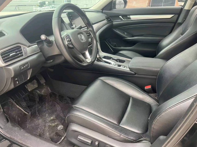 襄阳18年本田雅阁5