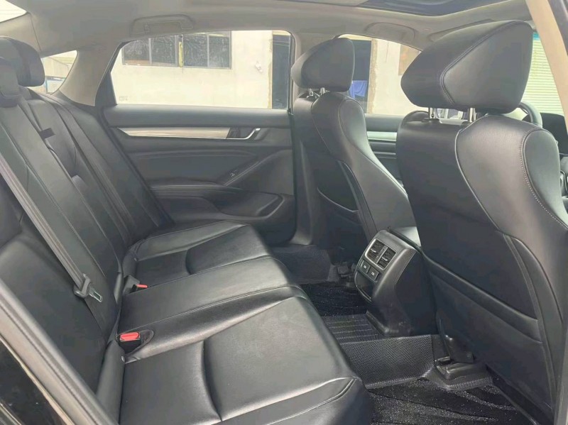 襄阳18年本田雅阁8