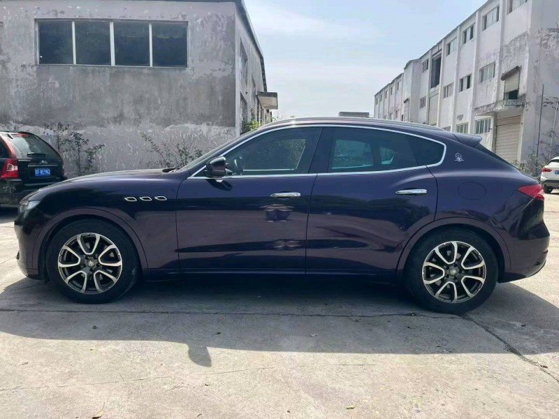 襄阳17年玛莎拉蒂Levante4