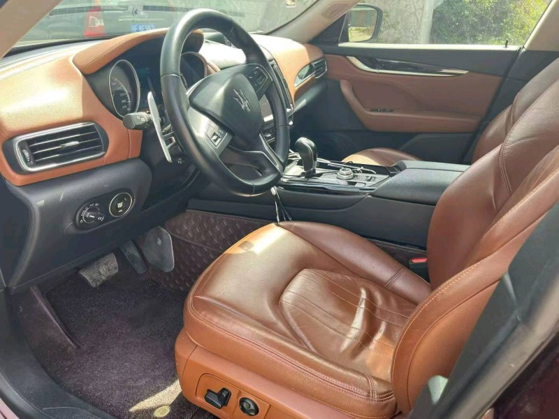 襄阳17年玛莎拉蒂Levante5