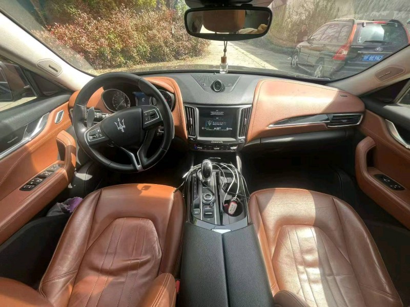 襄阳17年玛莎拉蒂Levante7