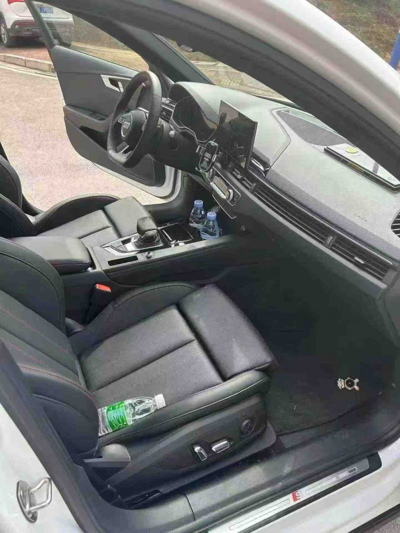 南宁25年奥迪A4L4