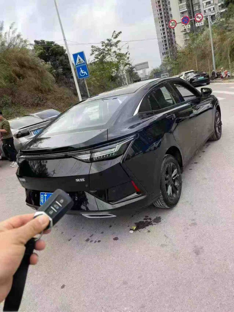 南宁26年东风奕炫8