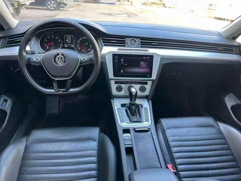 济宁19年大众迈腾5