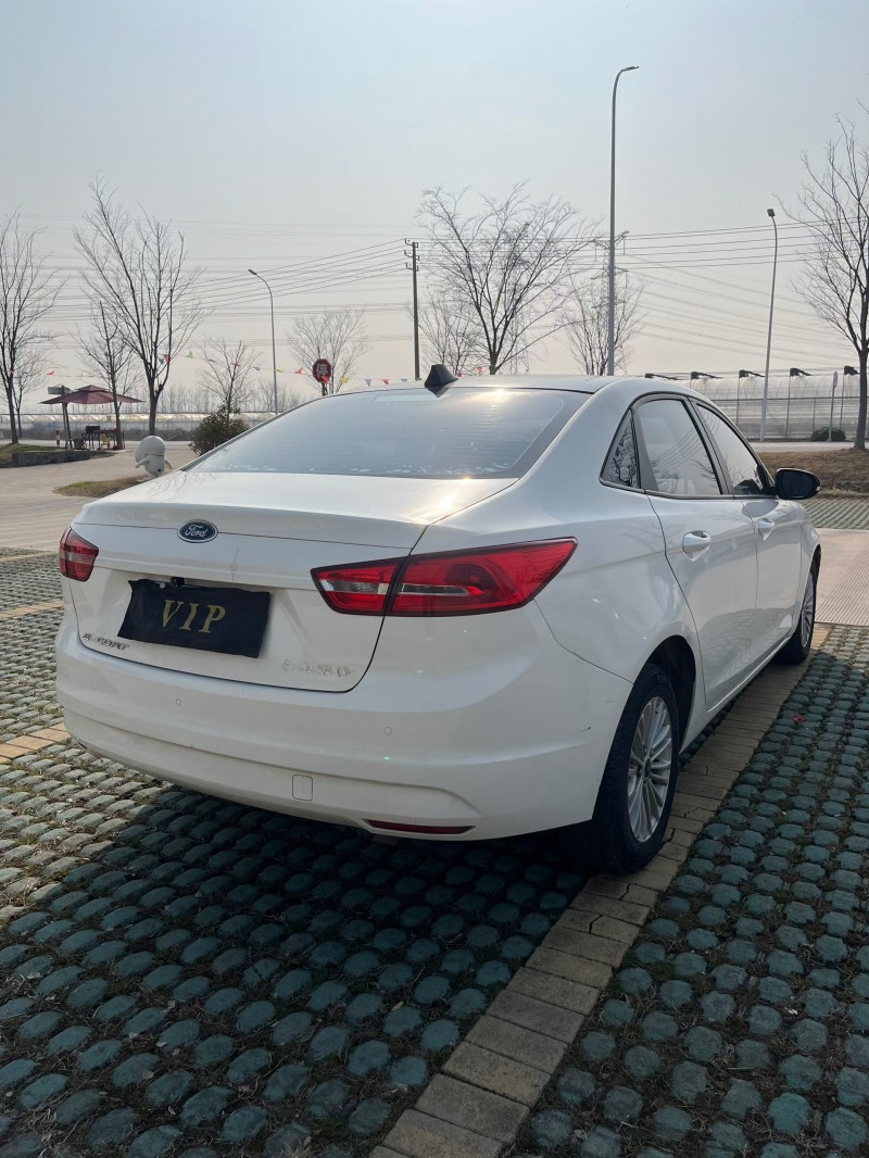 宿迁17年福特福睿斯8