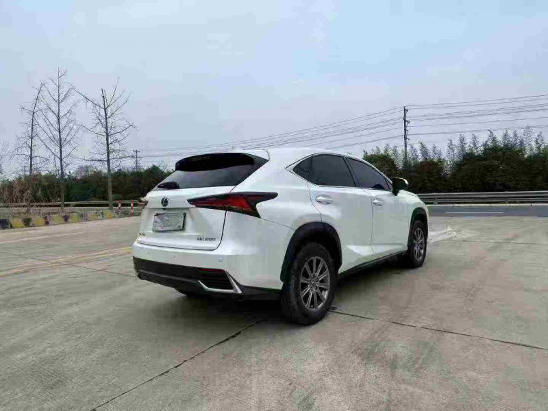 徐州18年雷克萨斯NX4