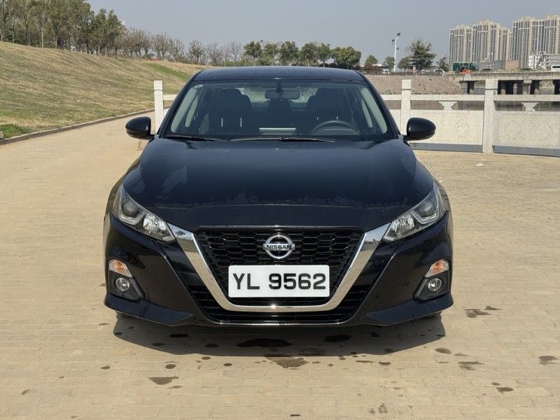 郑州22年日产天籁1