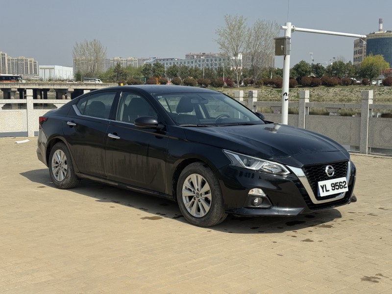 郑州22年日产天籁2