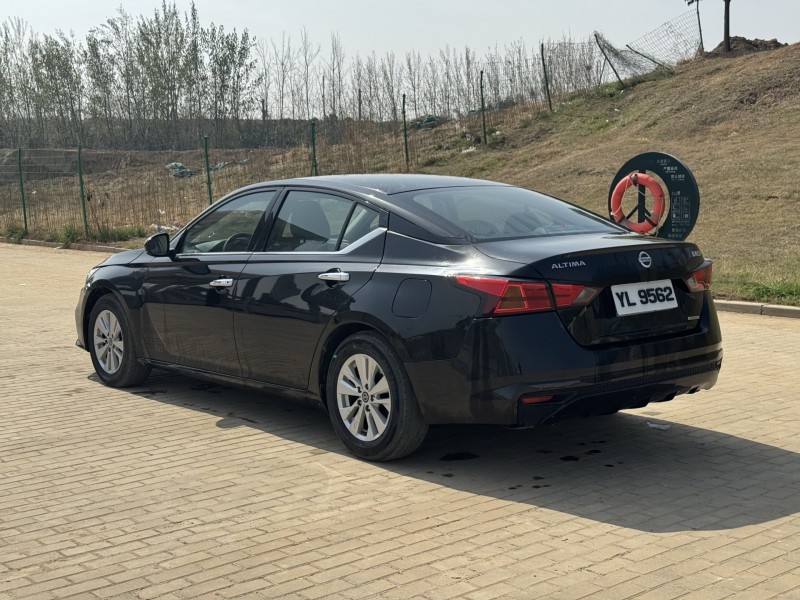 郑州22年日产天籁4