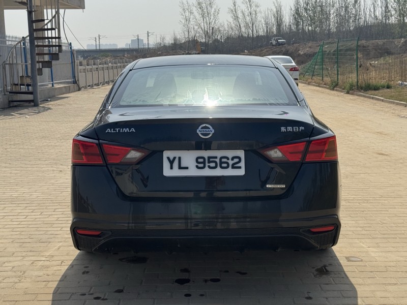 郑州22年日产天籁5