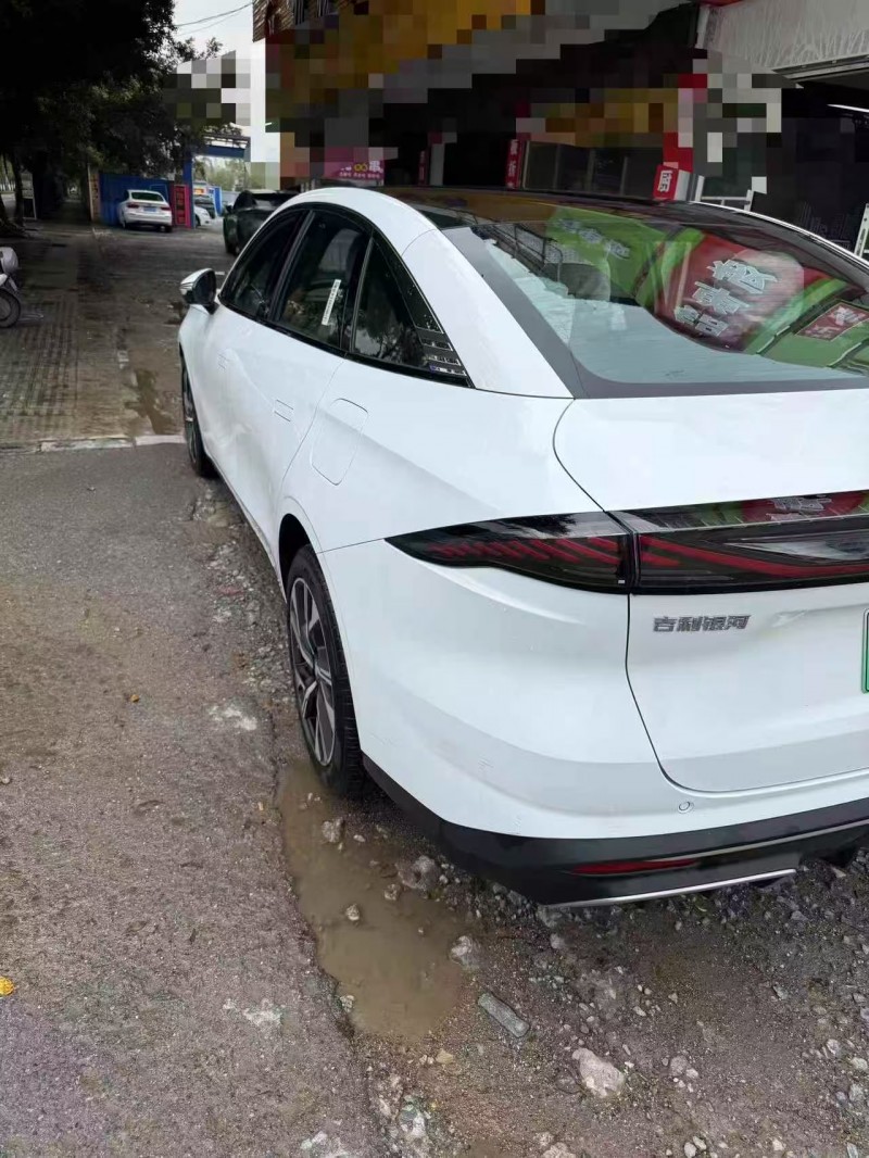 广州25年吉利银河5