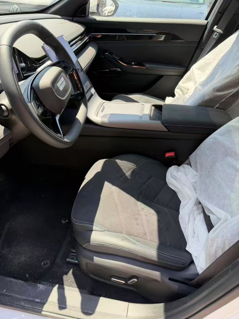 广州25年吉利银河8