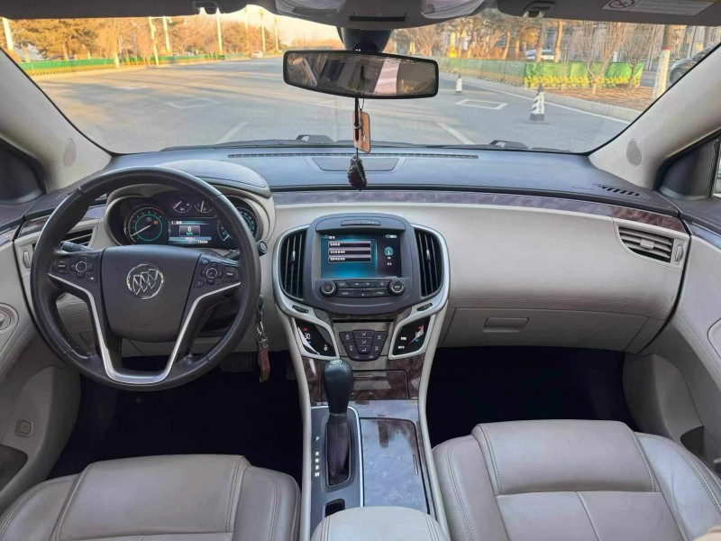 邢台15年别克君越6