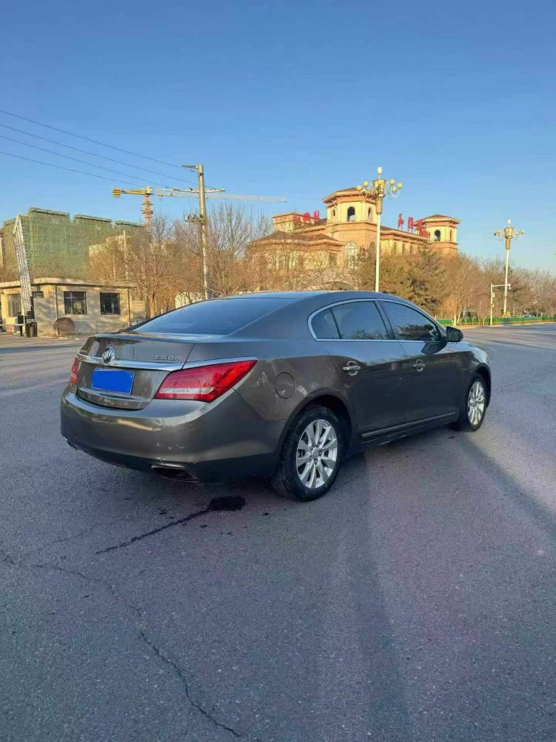 邢台15年别克君越8