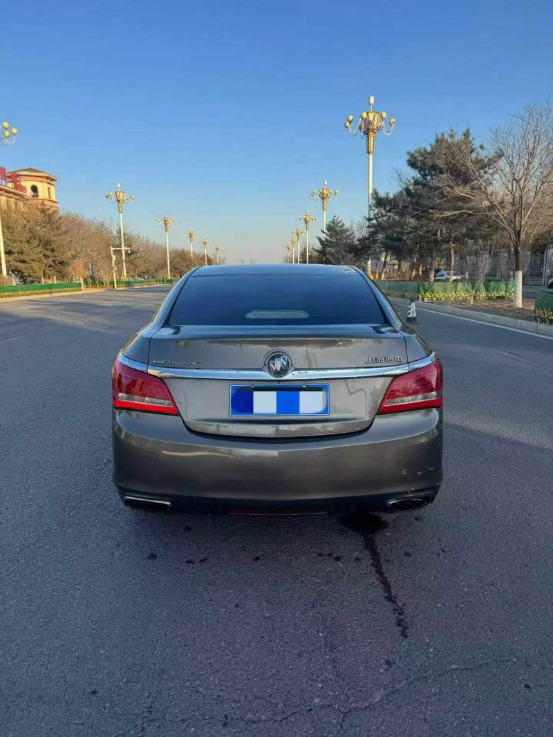 邢台15年别克君越9