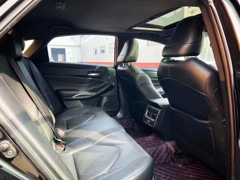 济宁23年丰田亚洲龙5