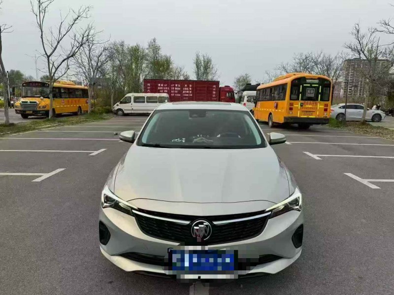 济宁23年别克威朗1