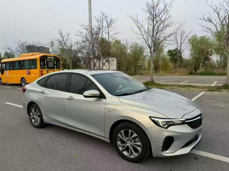 济宁23年别克威朗3