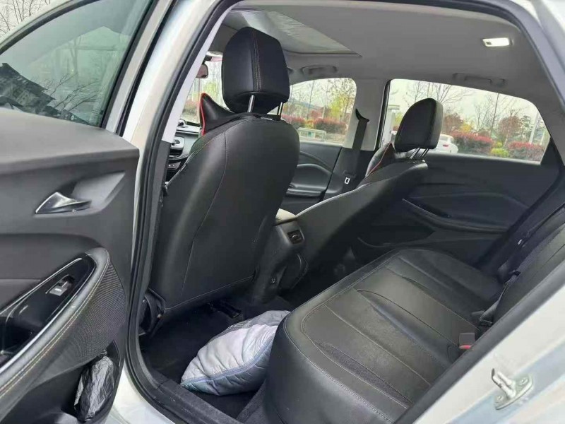 济宁23年别克威朗5