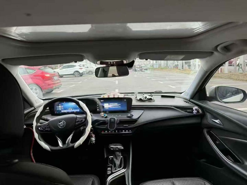 济宁23年别克威朗6