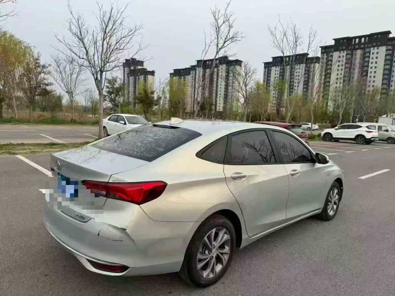 济宁23年别克威朗7