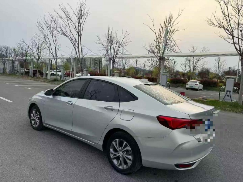 济宁23年别克威朗9