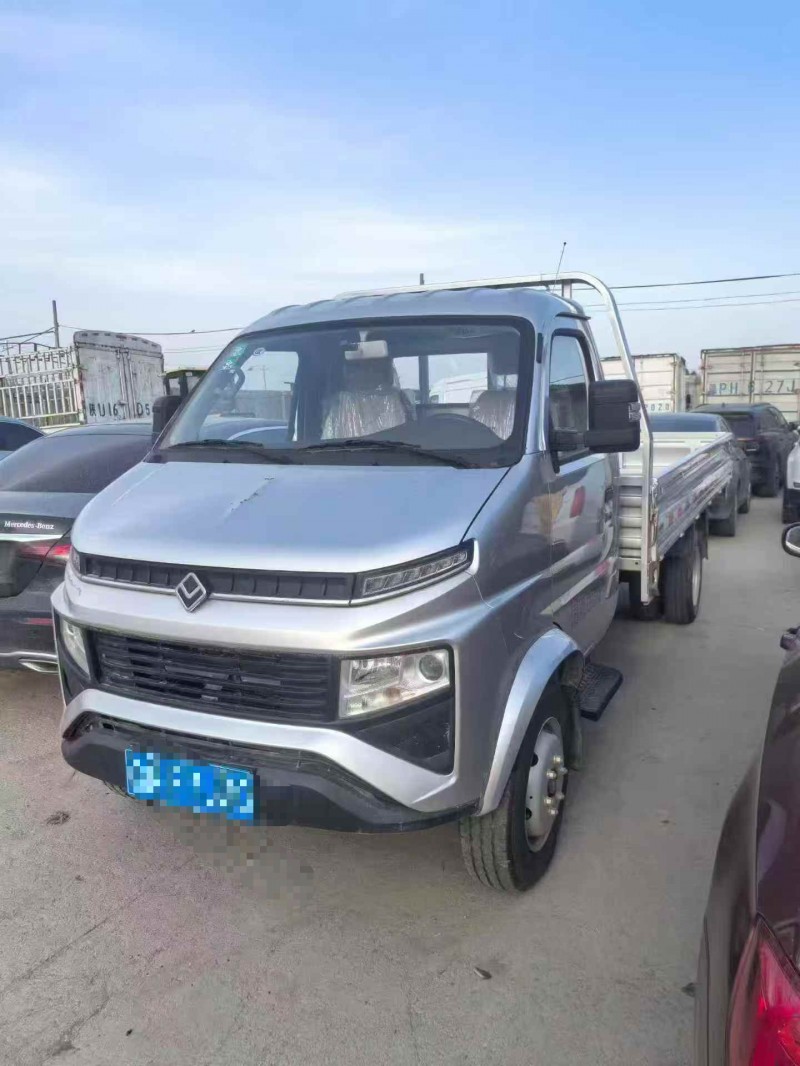 东营23年唐骏汽车T32