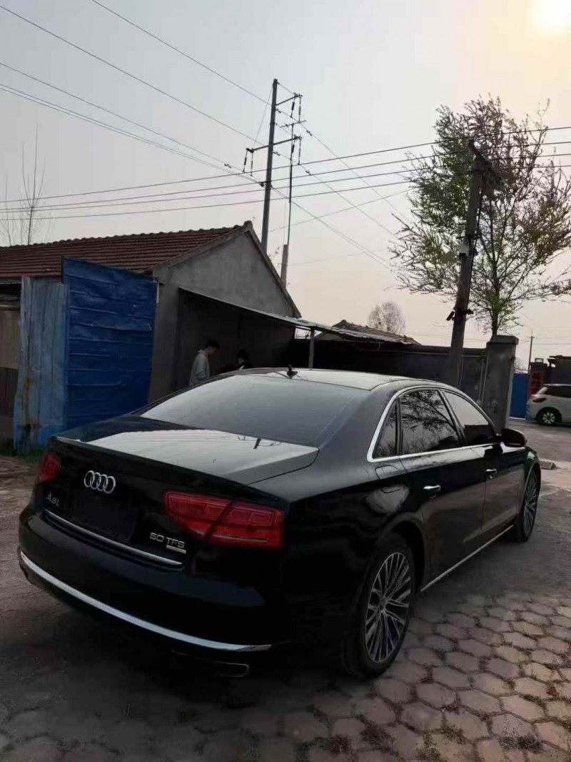 济宁14年奥迪A8L7