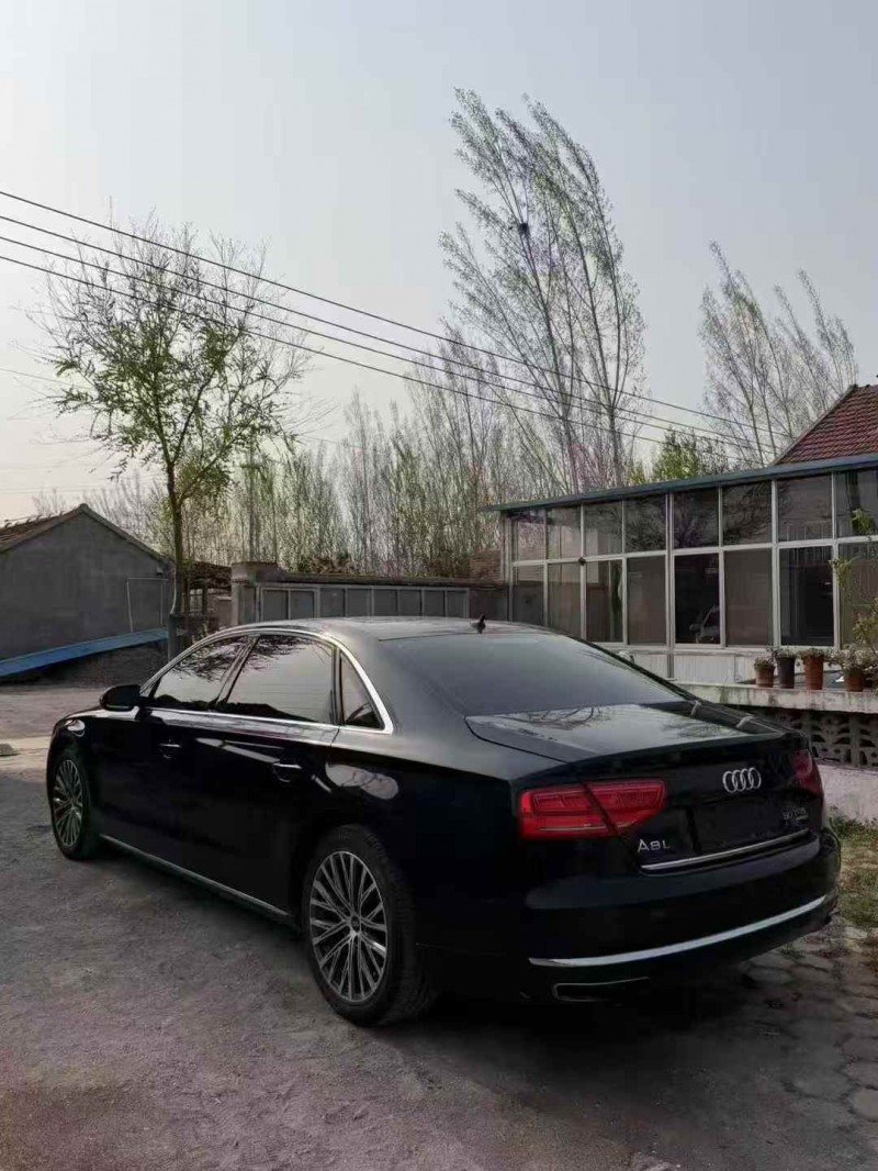 济宁14年奥迪A8L9