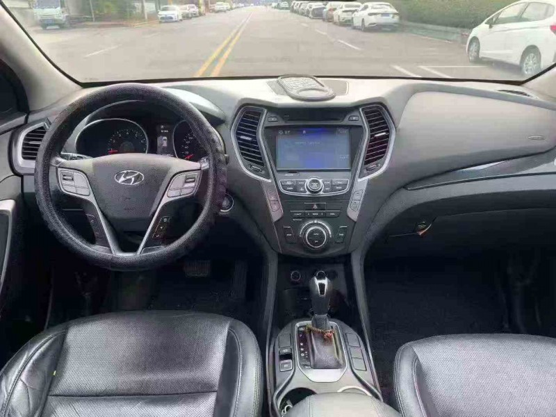 佛山16年现代新胜达4