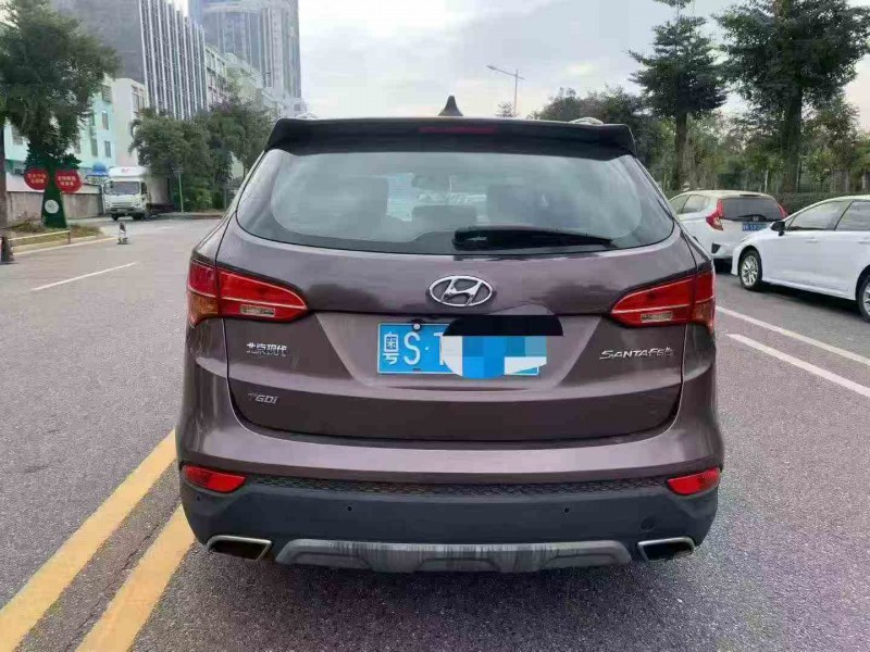 佛山16年现代新胜达8