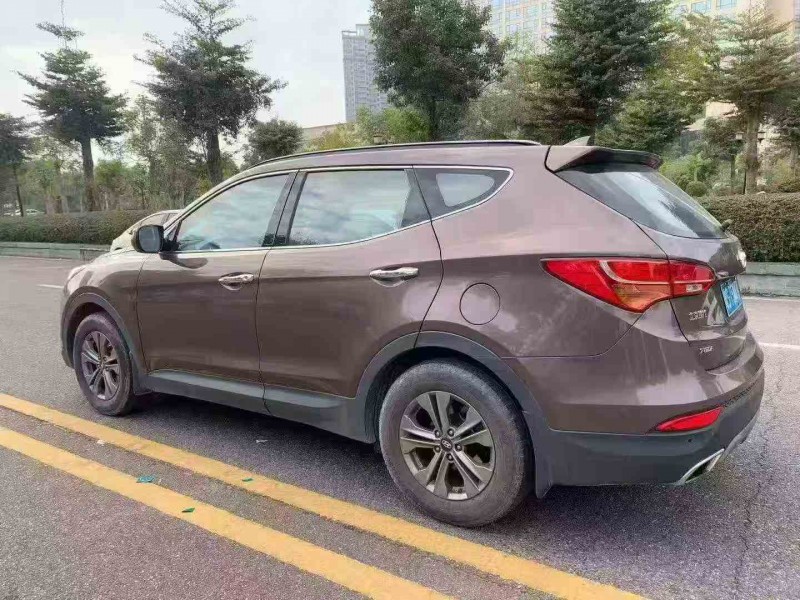 佛山16年现代新胜达9