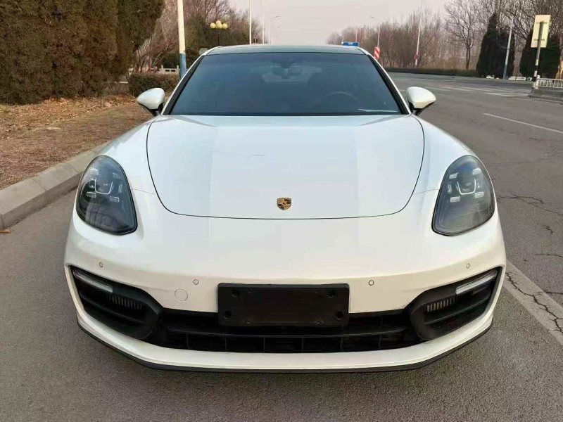 滨州22年保时捷帕拉梅拉1