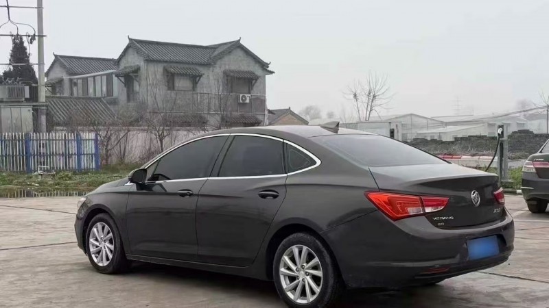 菏泽19年别克威朗8