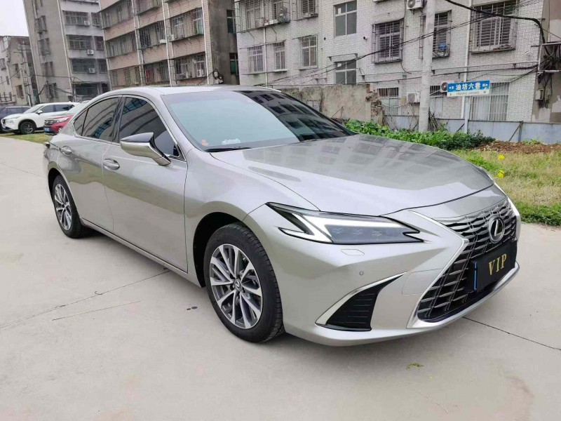 襄阳25年雷克萨斯ES2