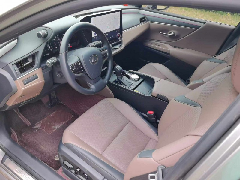 襄阳25年雷克萨斯ES4